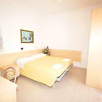 فندق Nautilus Family 3*