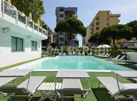 Nautilus Family Hotel 3*